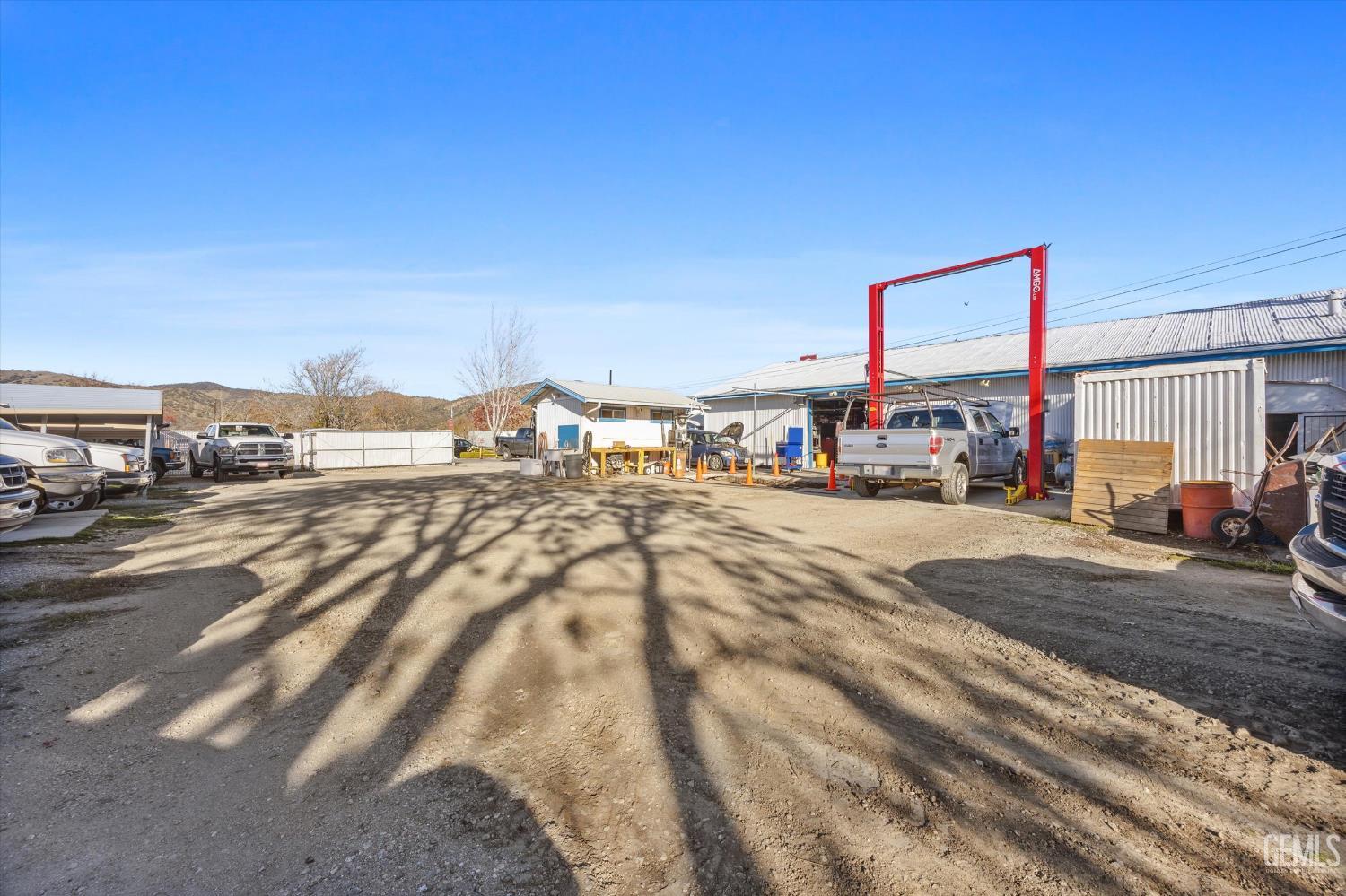 230 E Tehachapi Boulevard — photo 19