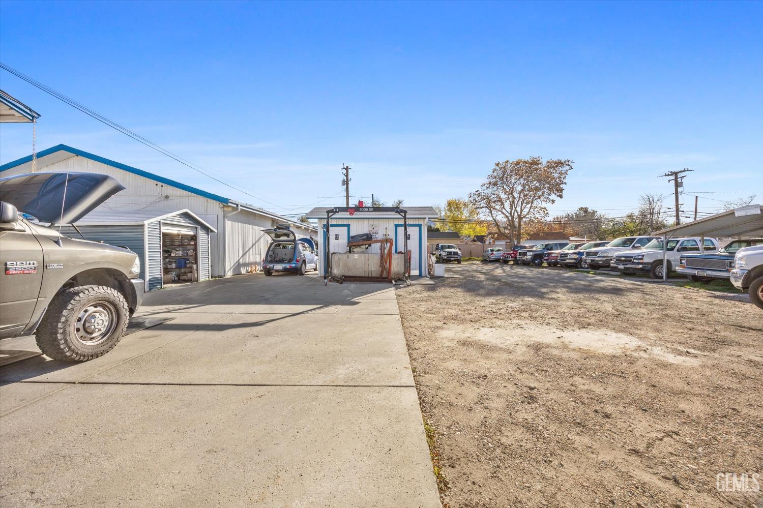 230 E Tehachapi Boulevard — photo 16