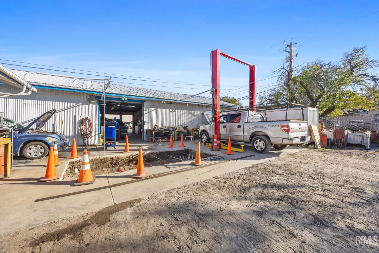 230 E Tehachapi Boulevard — photo 20