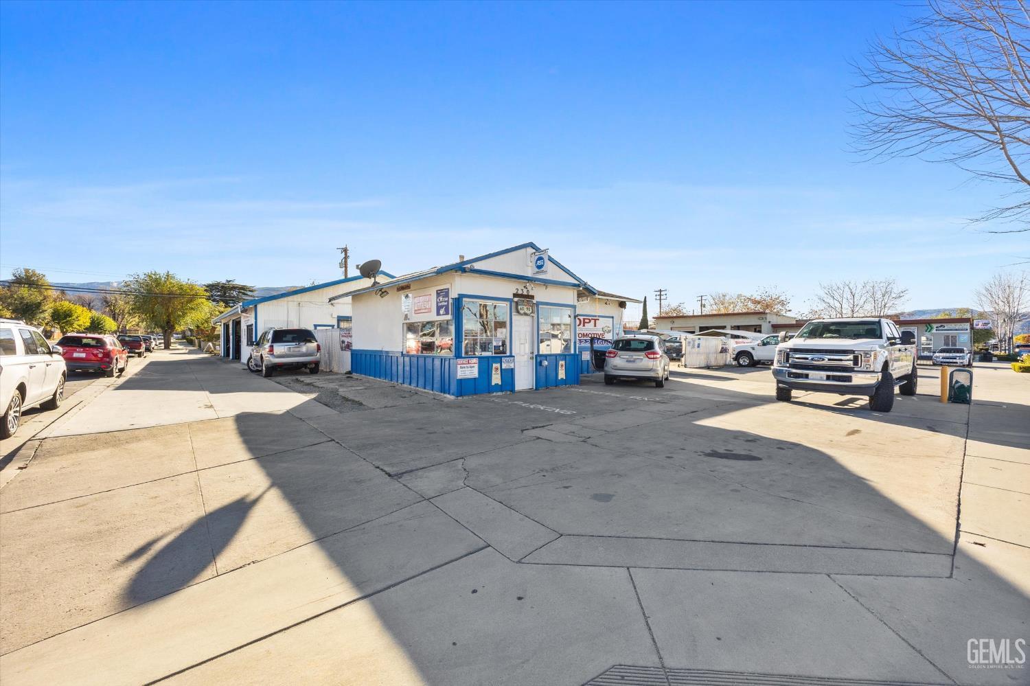 230 E Tehachapi Boulevard — photo 18