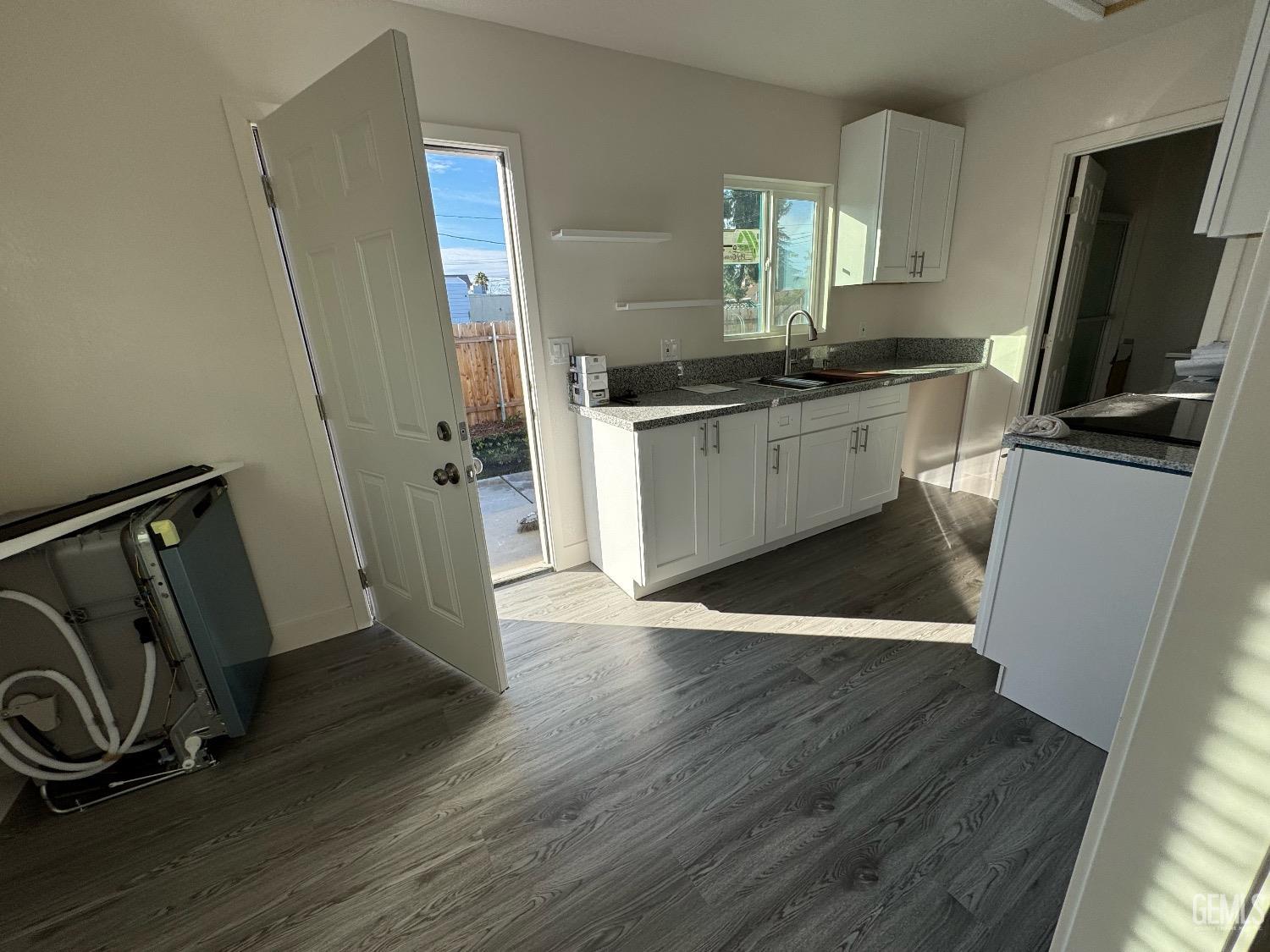 2300 Brundage Lane — photo 15