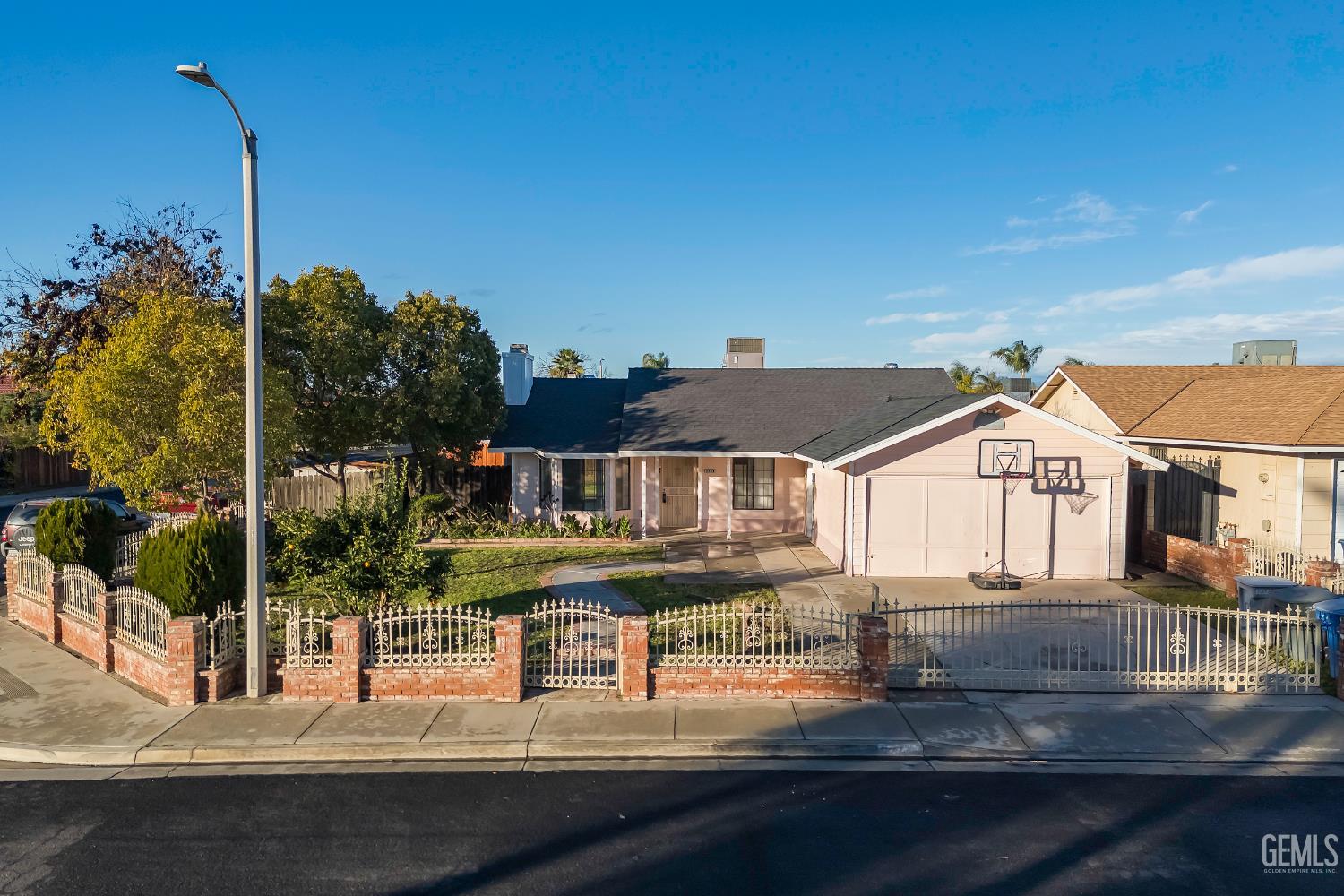 2203 19th Avenue, Delano, CA 93215 — photo 2