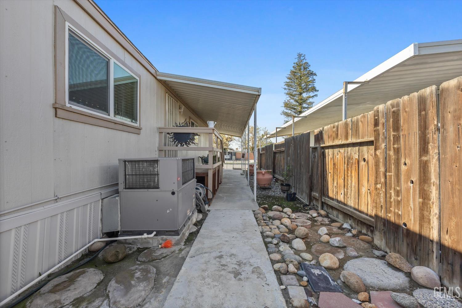 1301 Taft Highway — photo 24