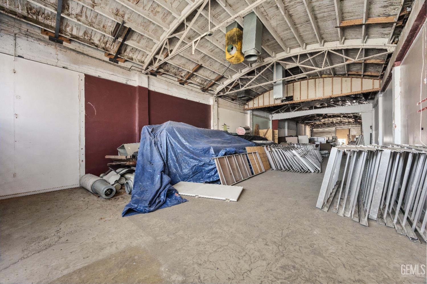 2305 Chester Avenue — photo 14