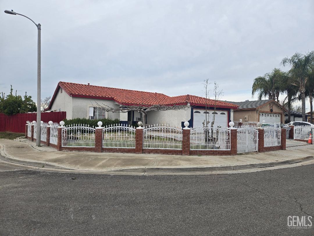 Photo of 1305 Los Olivos Way, Delano, CA 93215