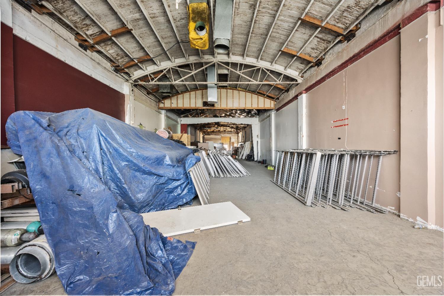2305 Chester Avenue — photo 15