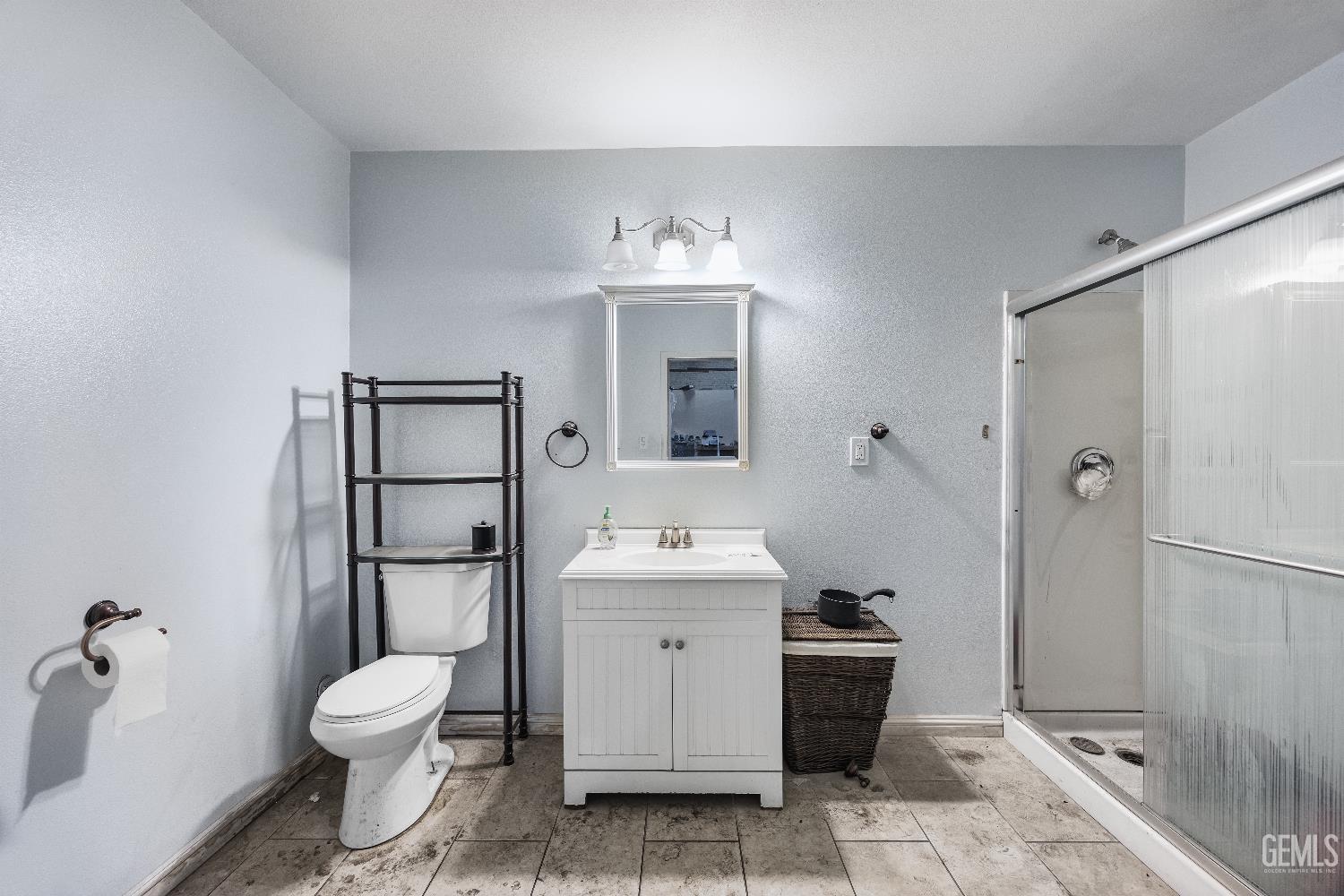 2305 Chester Avenue — photo 12