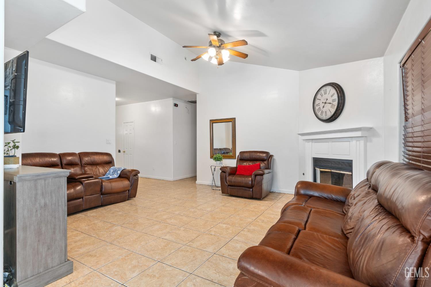 623 Broken Arrow Avenue, Bakersfield, CA 93307 — photo 6