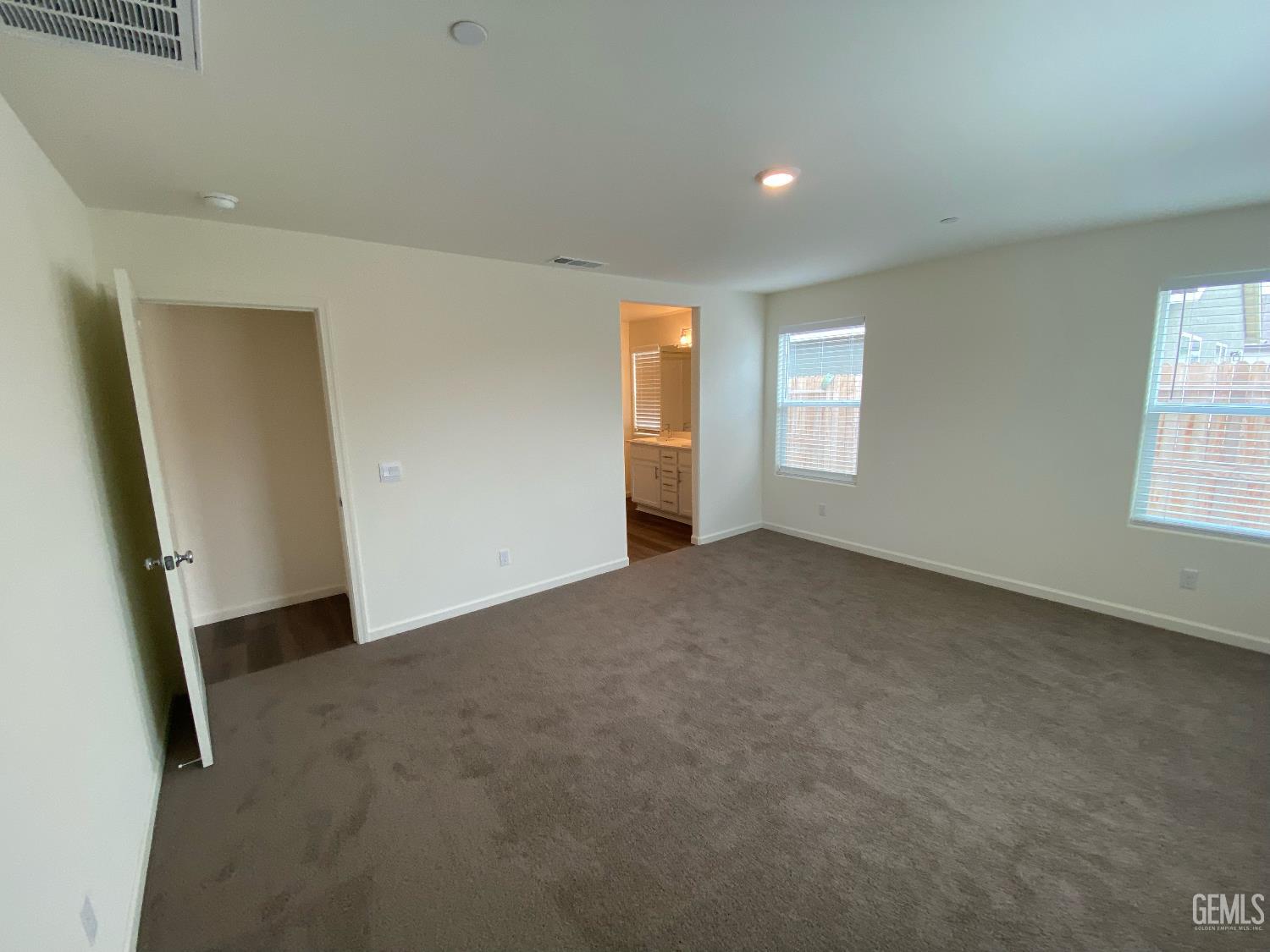 5917 Vespucci Avenue — photo 6