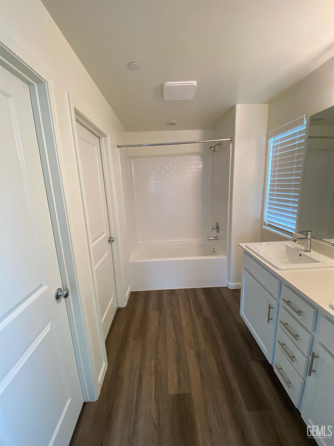 5917 Vespucci Avenue — photo 25