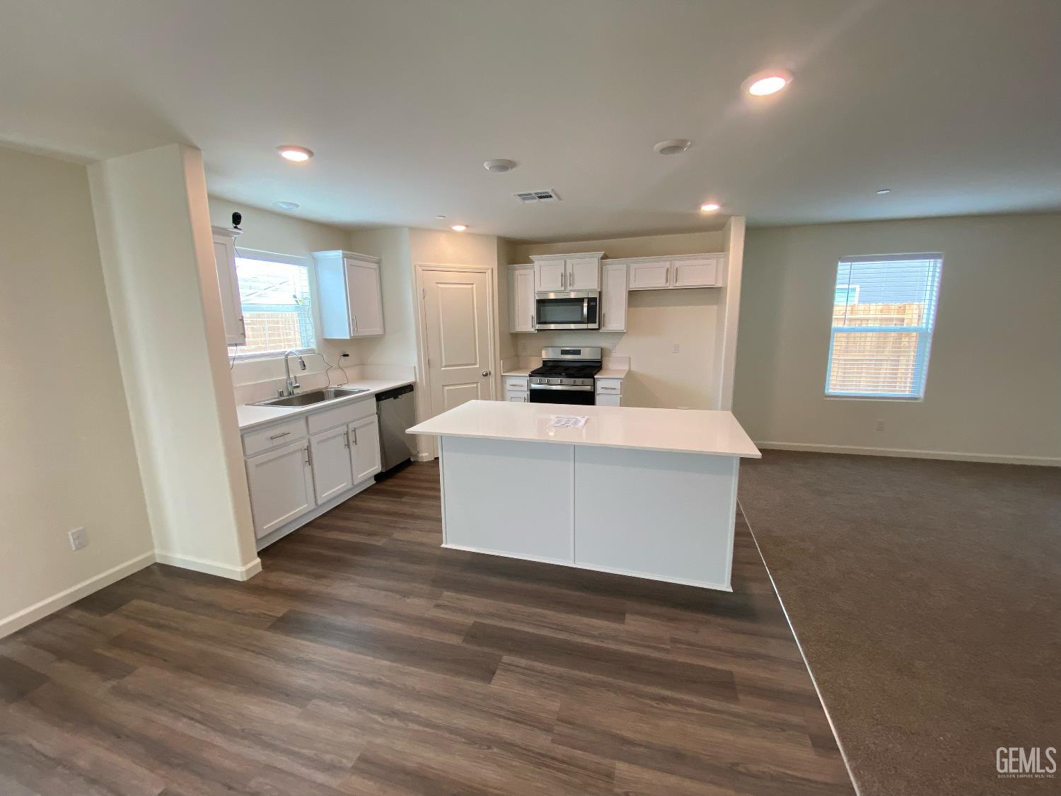 5917 Vespucci Avenue — photo 17