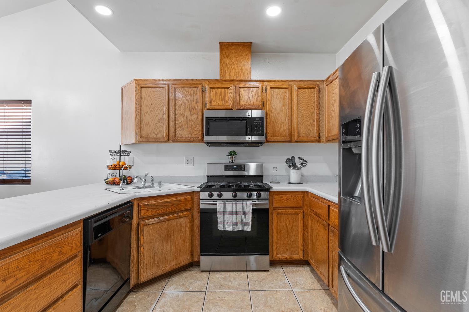 623 Broken Arrow Avenue, Bakersfield, CA 93307 — photo 8