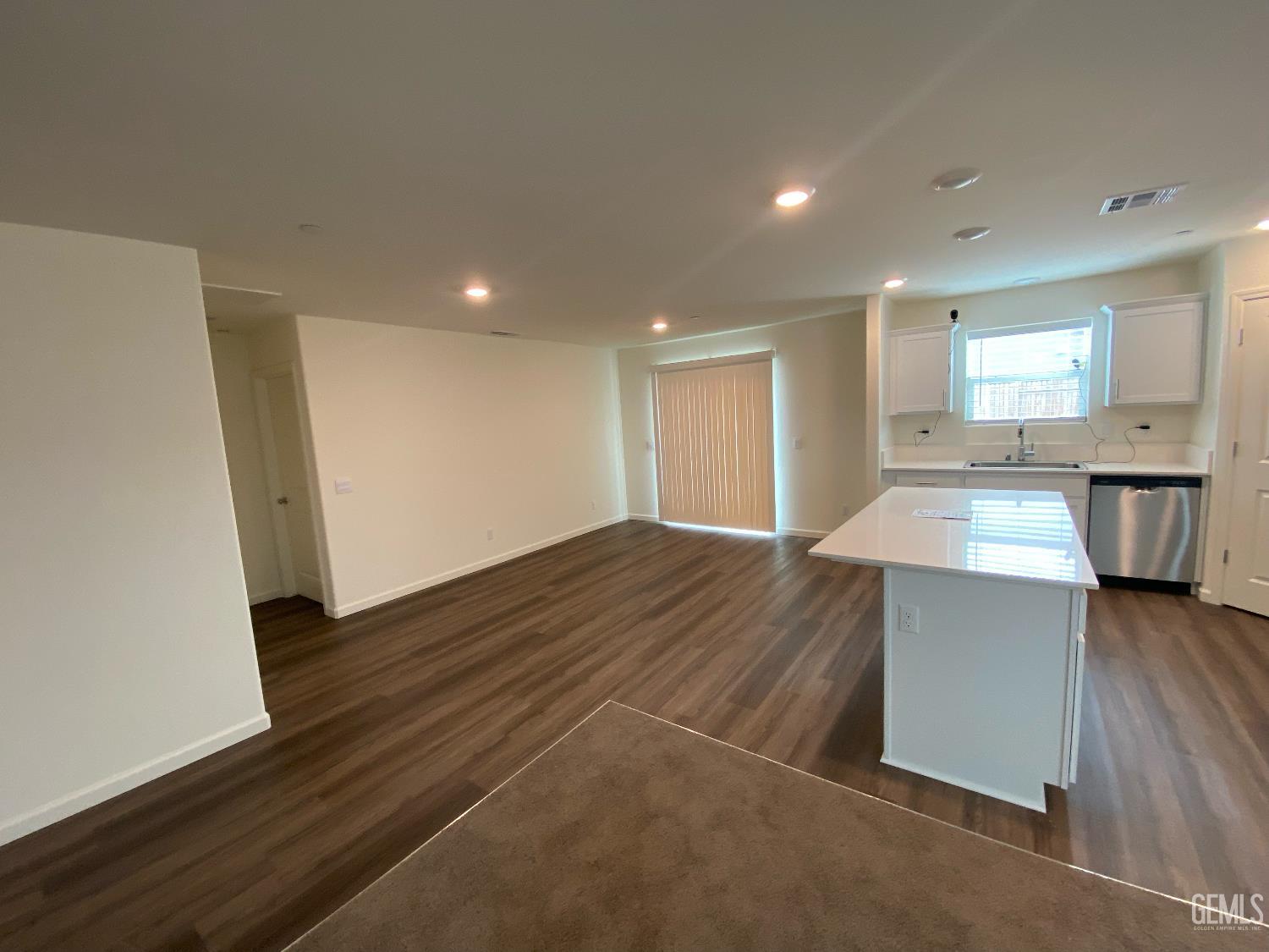 5917 Vespucci Avenue — photo 8