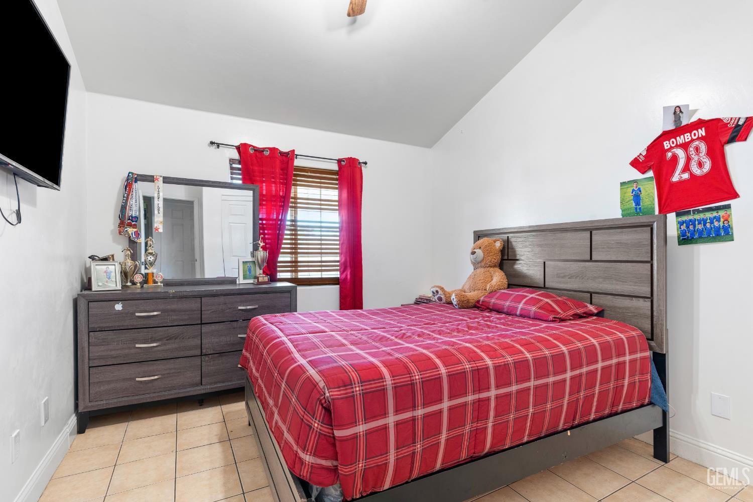 623 Broken Arrow Avenue, Bakersfield, CA 93307 — photo 9