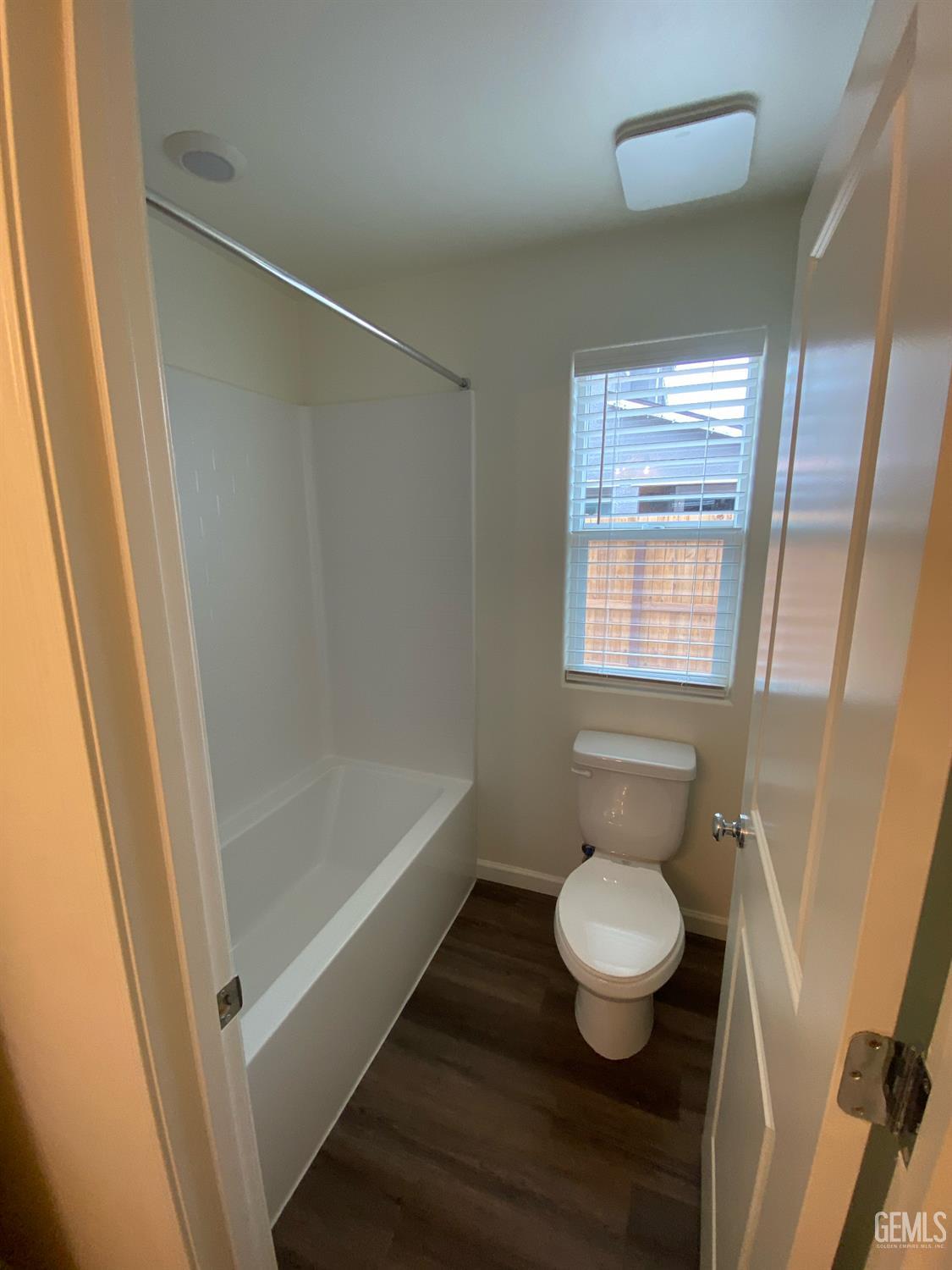 5917 Vespucci Avenue — photo 4