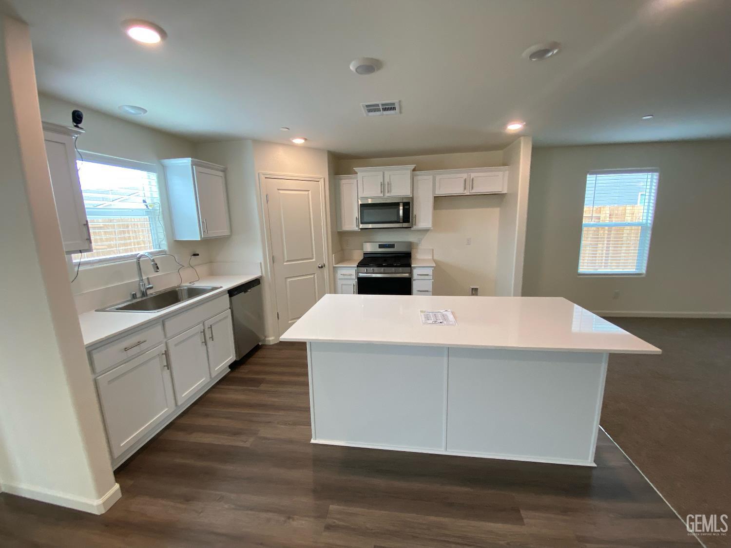 5917 Vespucci Avenue — photo 26