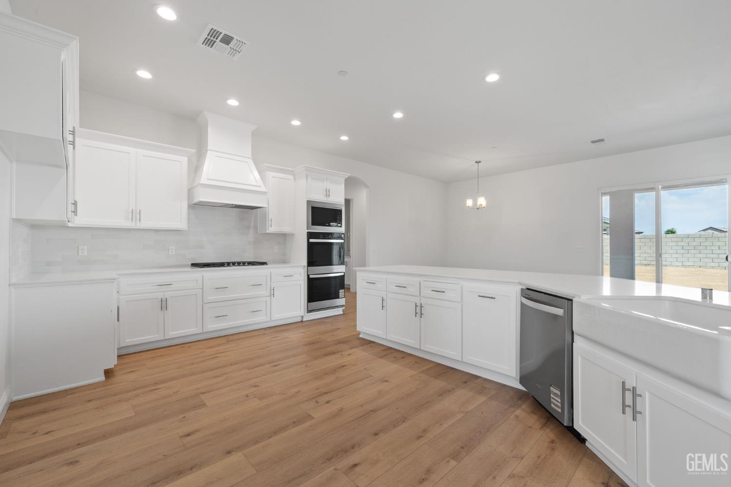 7516 Ruthburg Way — photo 23