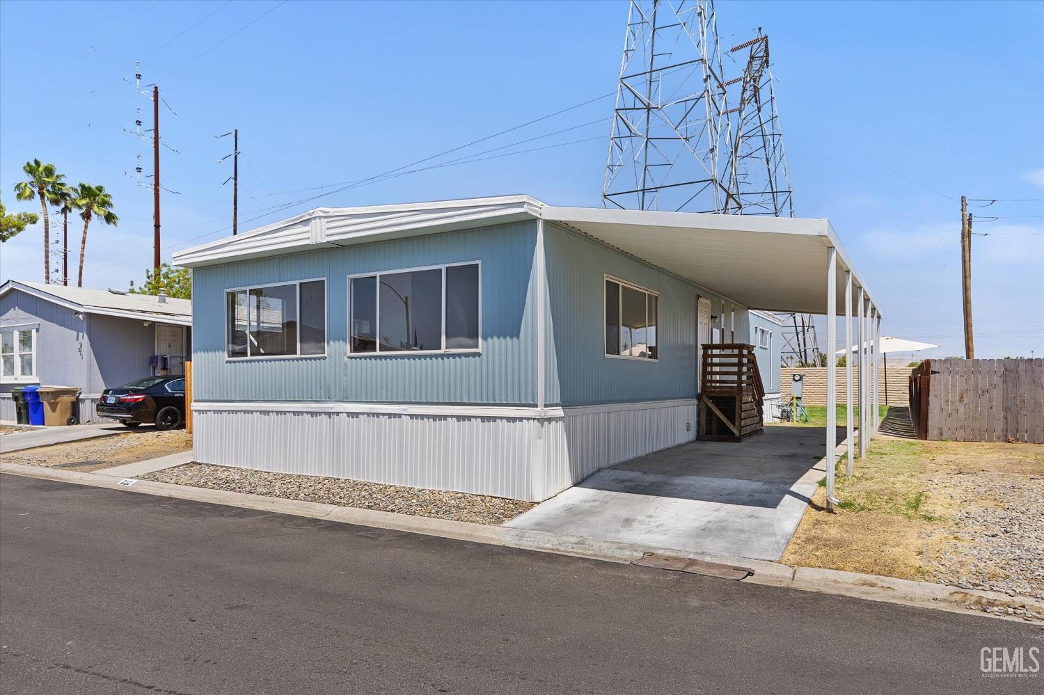 Mobile Home in Bakersfield, photo 3 of 30