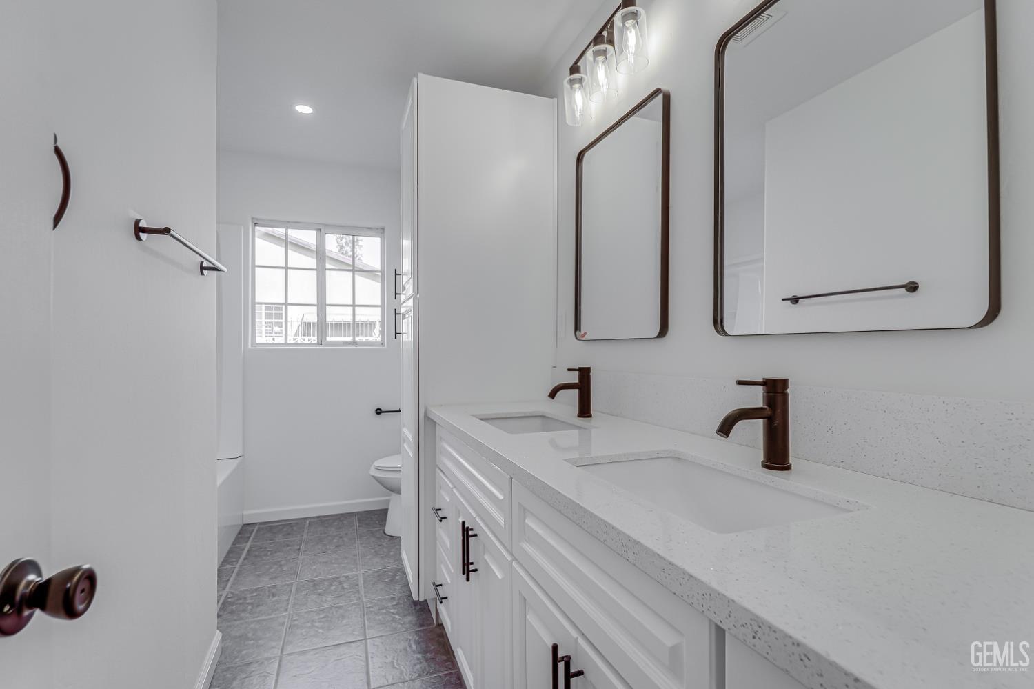 1410 Southgate Drive, Bakersfield, CA 93304 — photo 17