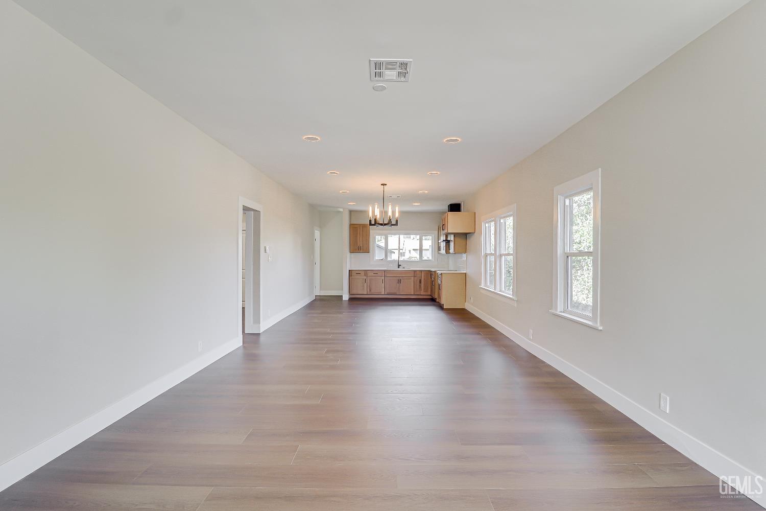 321 Oleander Avenue — photo 6