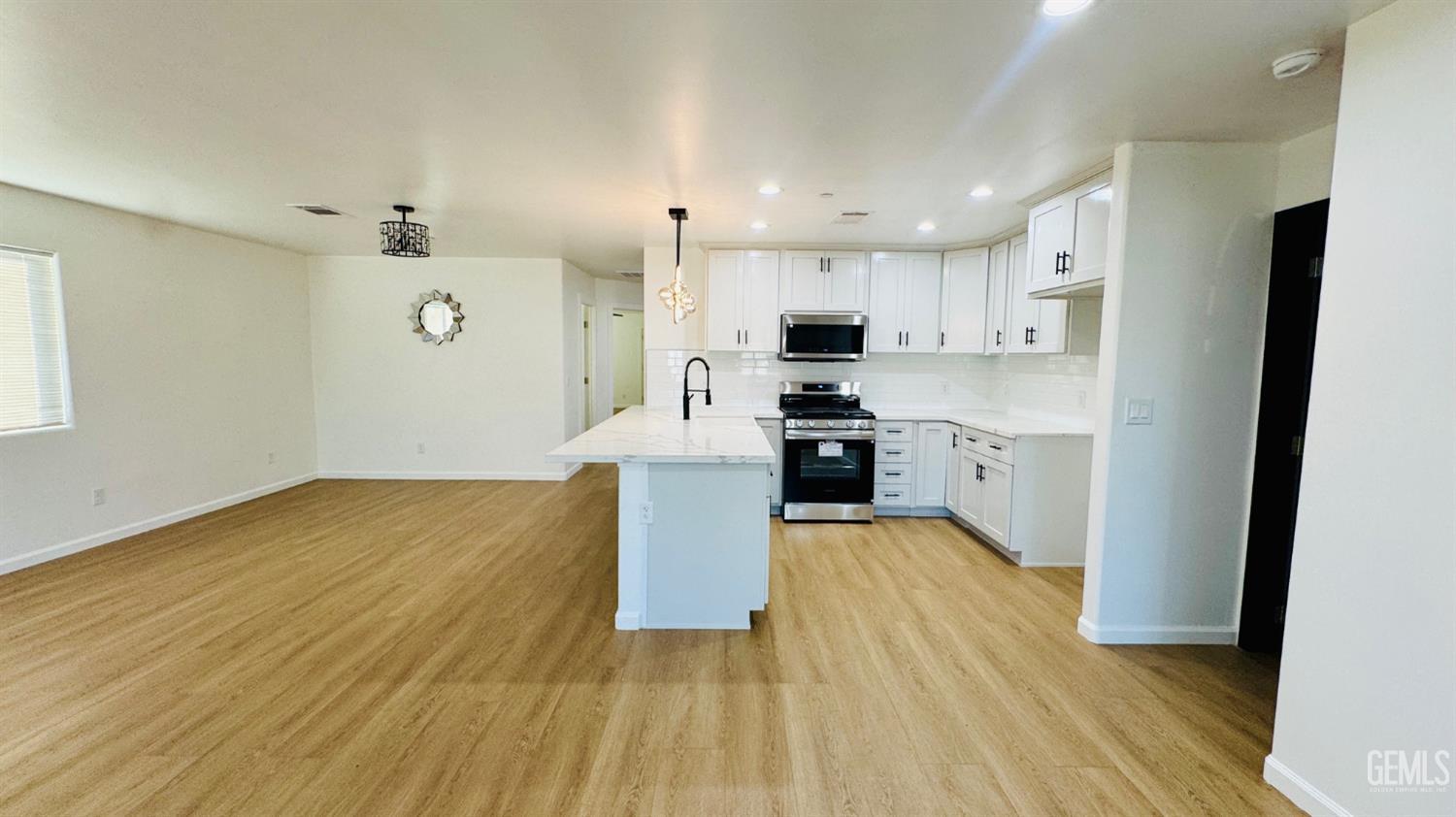 801 S Oleander Avenue — photo 5