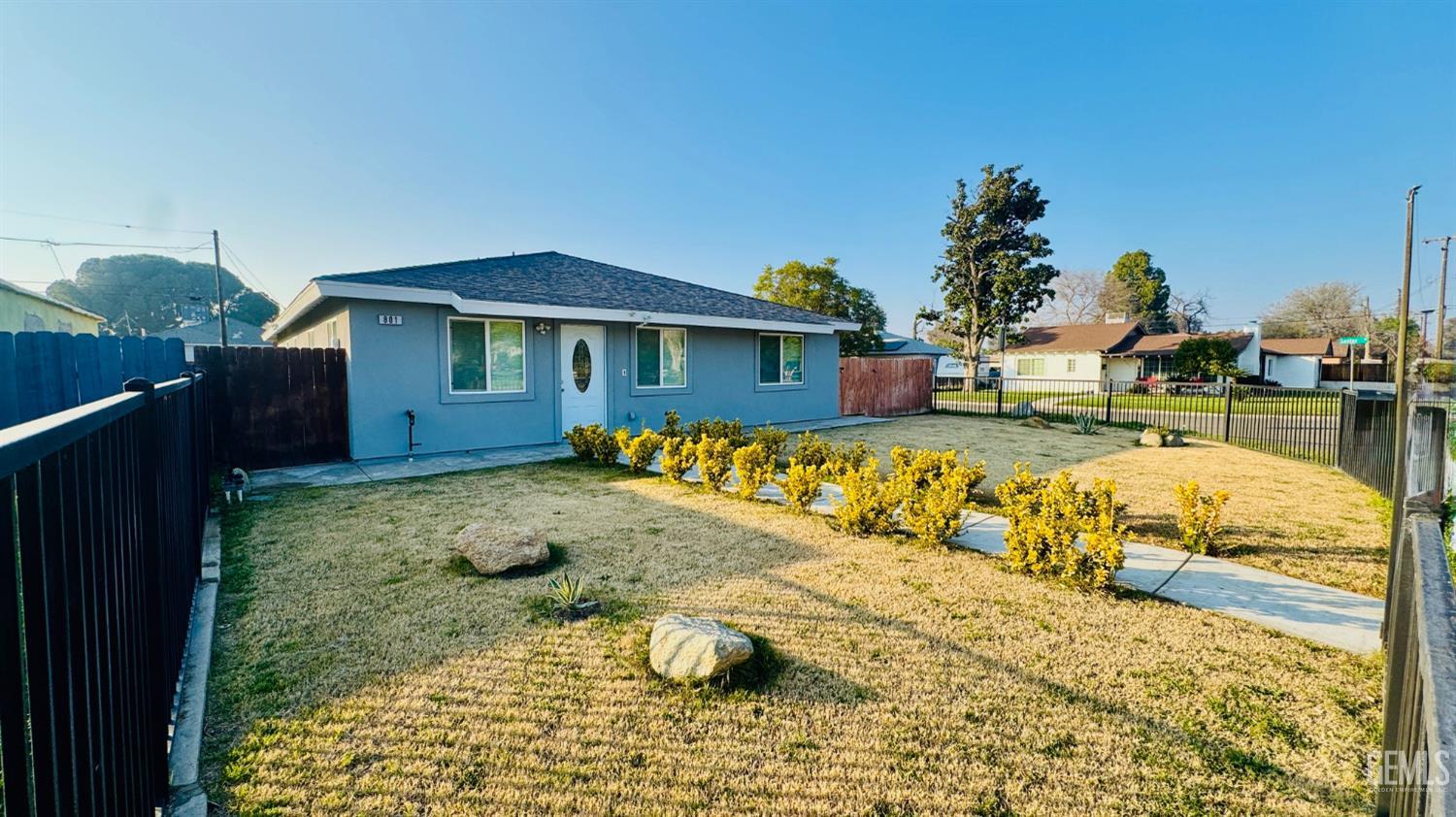 801 S Oleander Avenue — photo 3