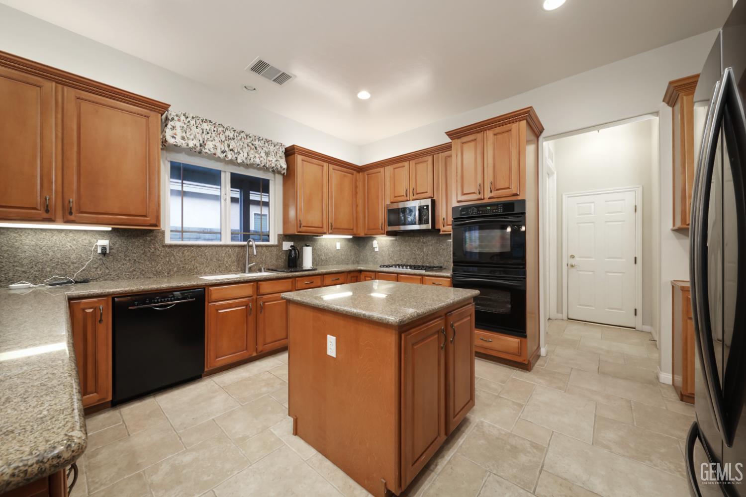 10308 Dutch Iris Drive — photo 7