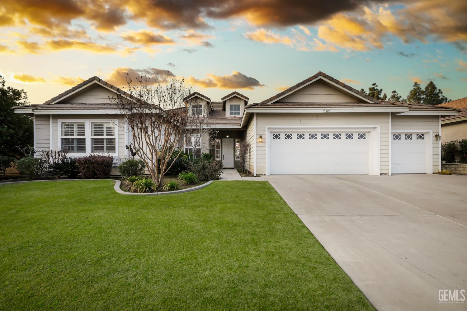 10308 Dutch Iris Drive — photo 35