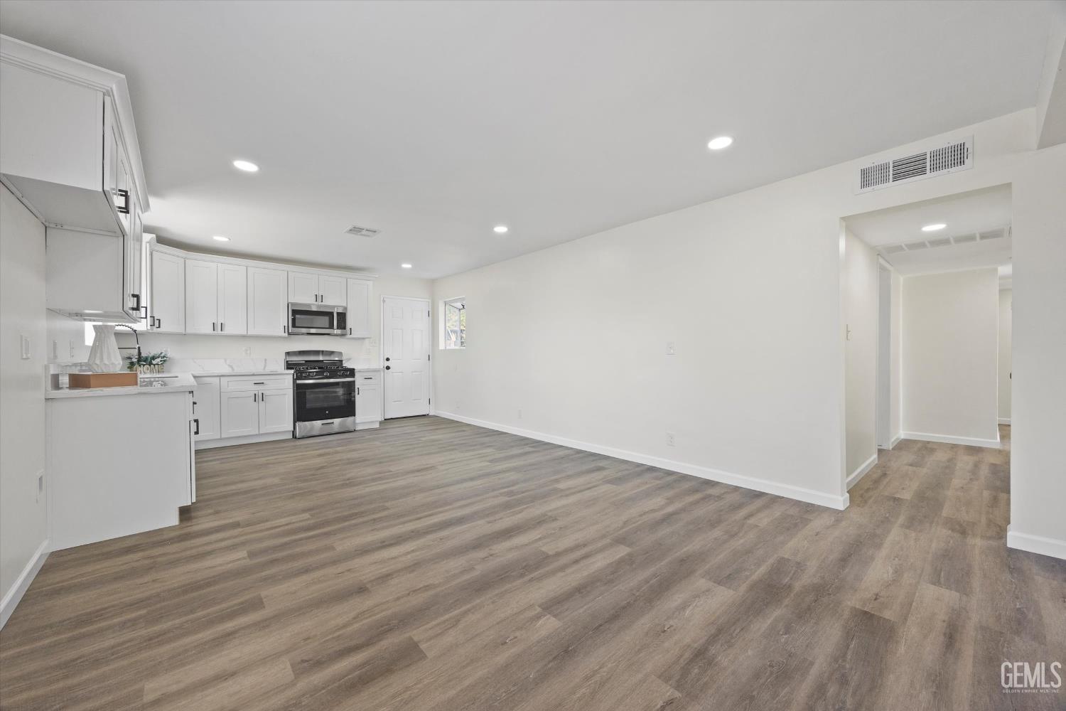 2814 College Avenue — photo 10