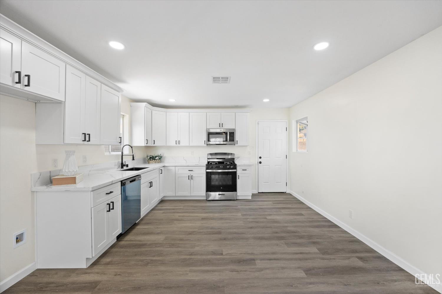 2814 College Avenue — photo 12