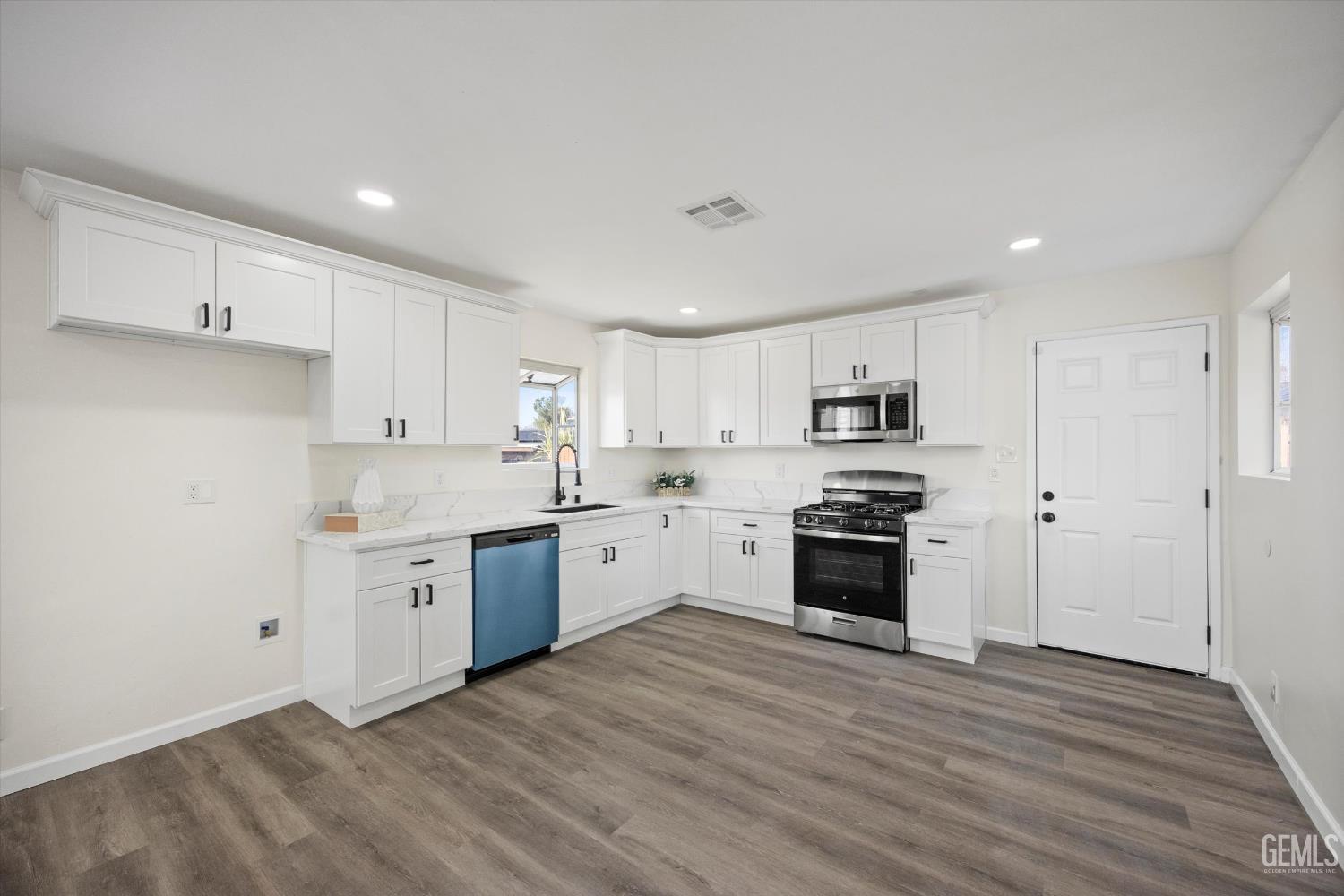 2814 College Avenue — photo 13