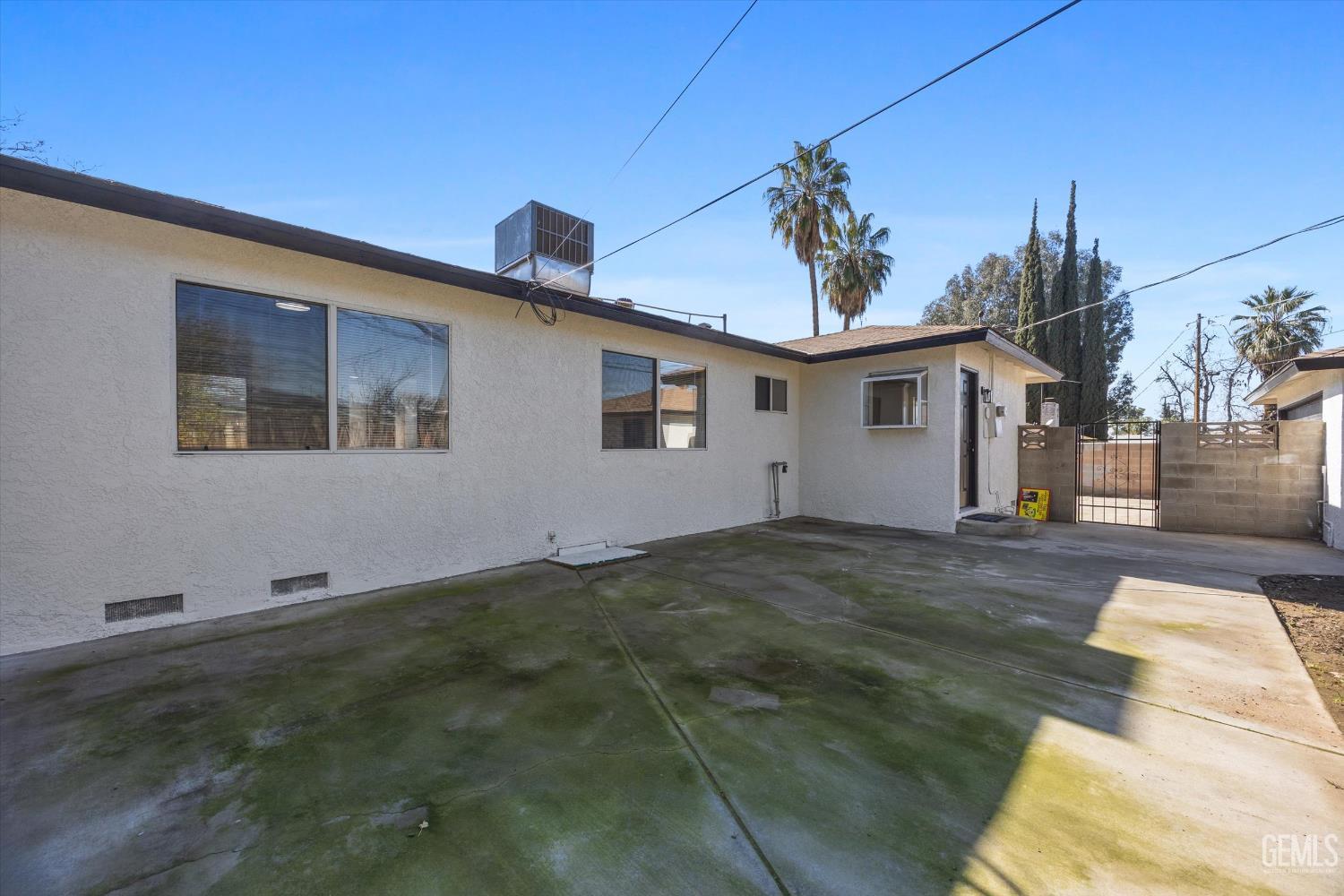 2814 College Avenue — photo 31