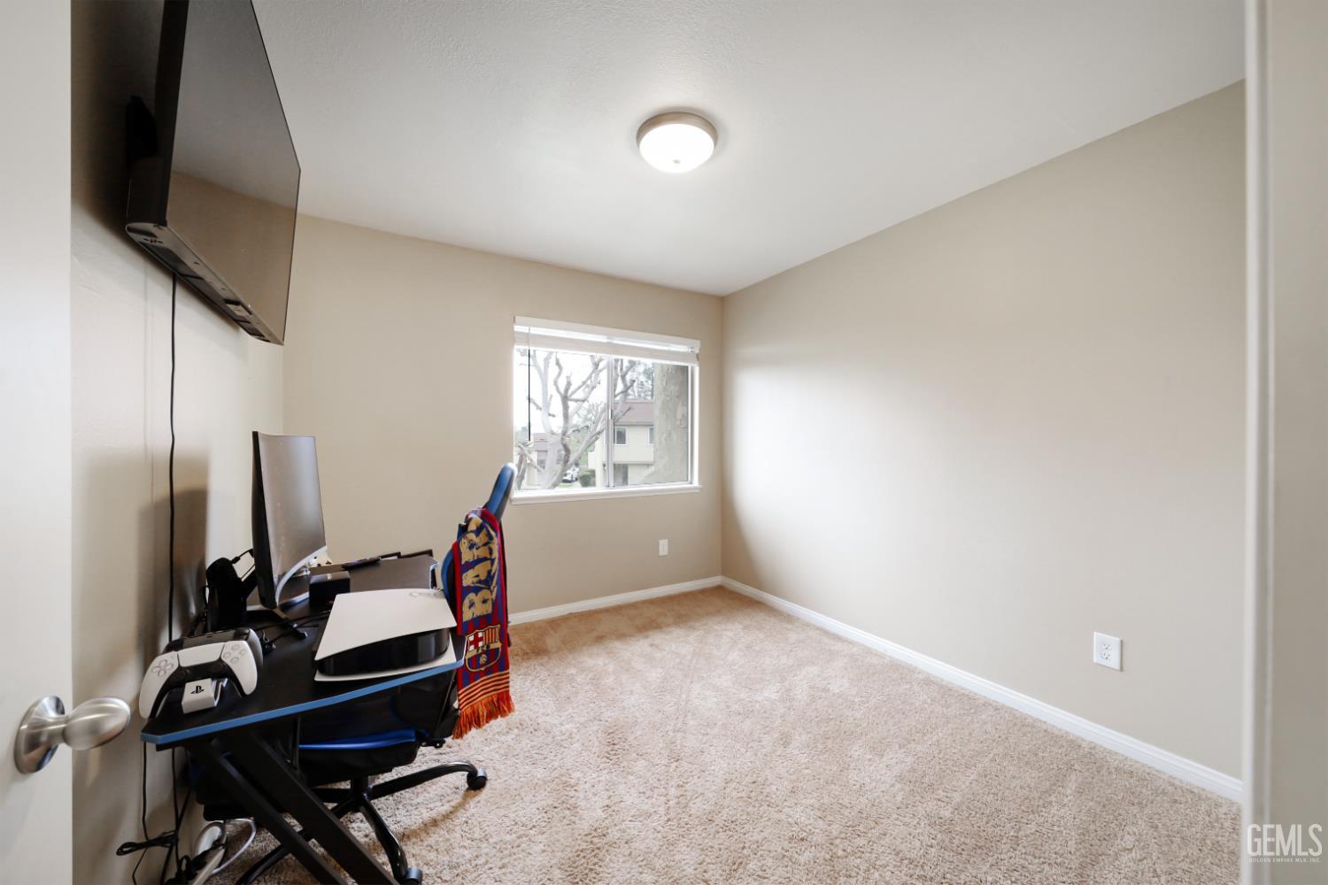 930 Olive Drive — photo 13