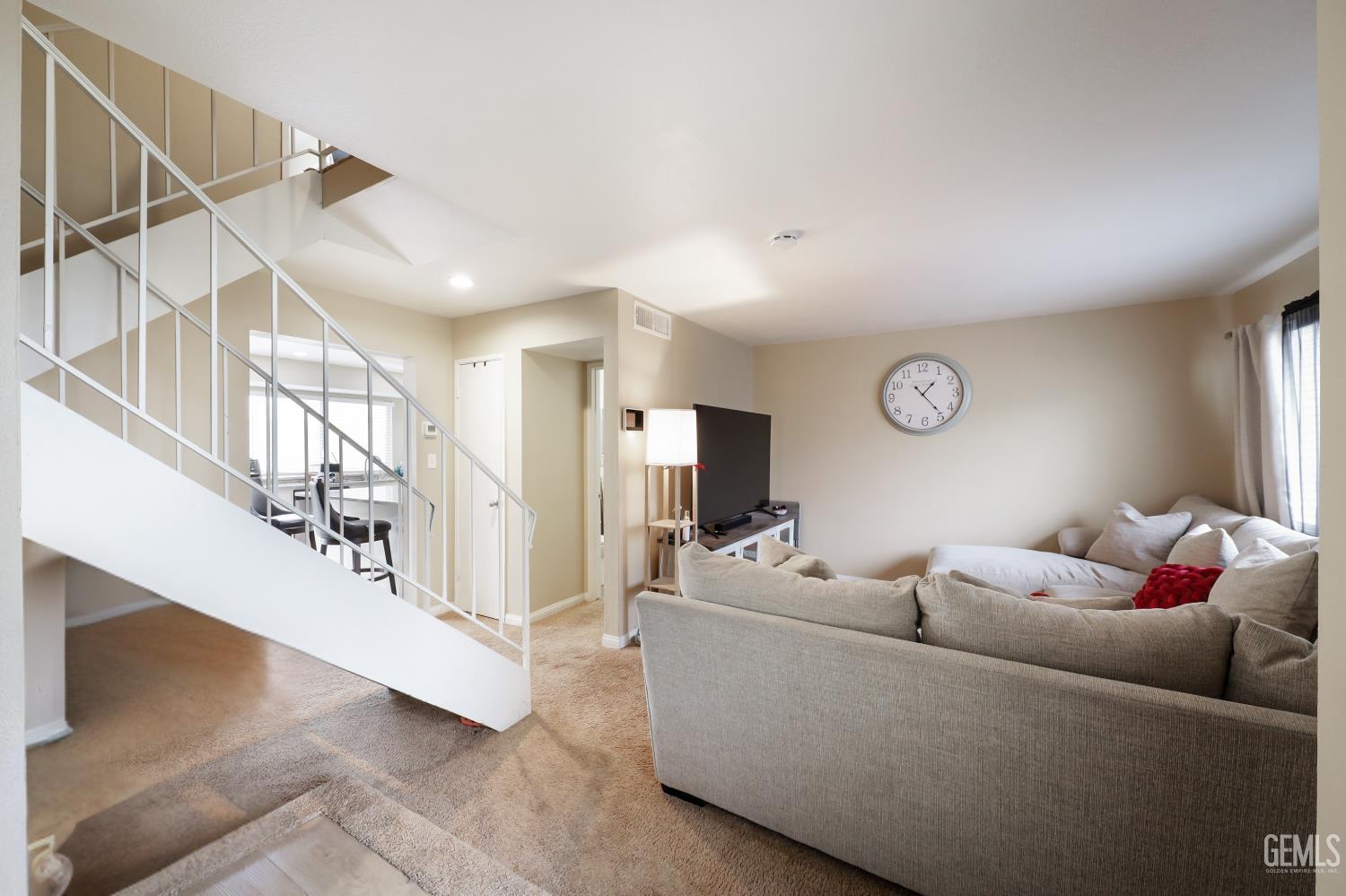 930 Olive Drive — photo 6
