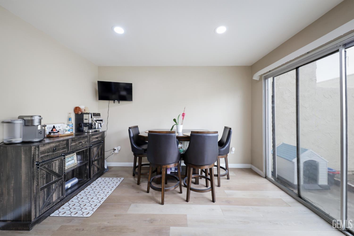 930 Olive Drive — photo 21