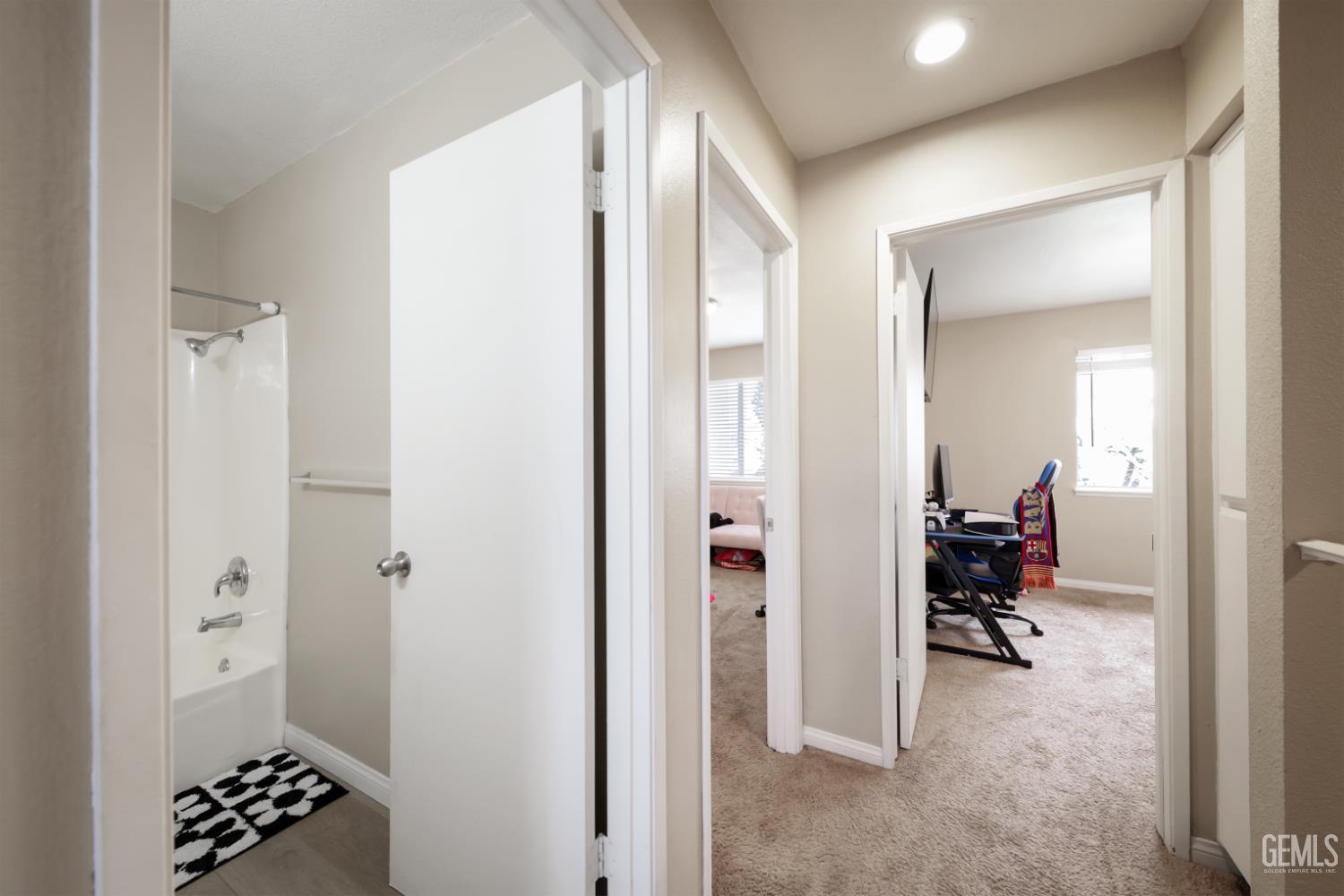 930 Olive Drive — photo 12