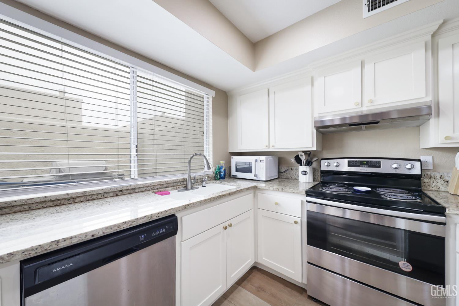 930 Olive Drive — photo 20