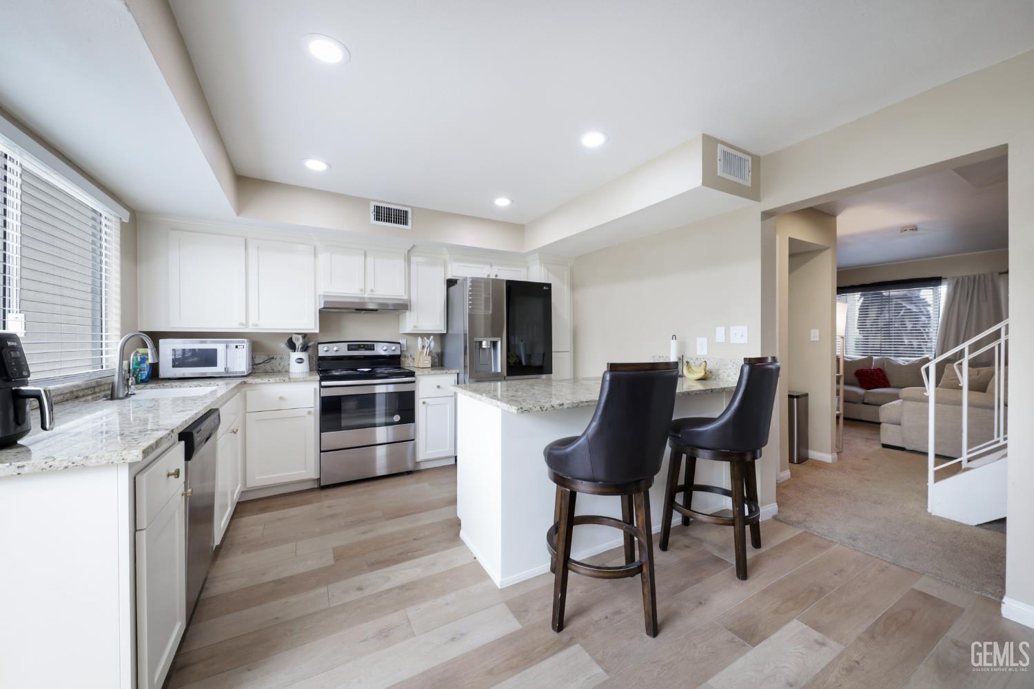 930 Olive Drive — photo 18