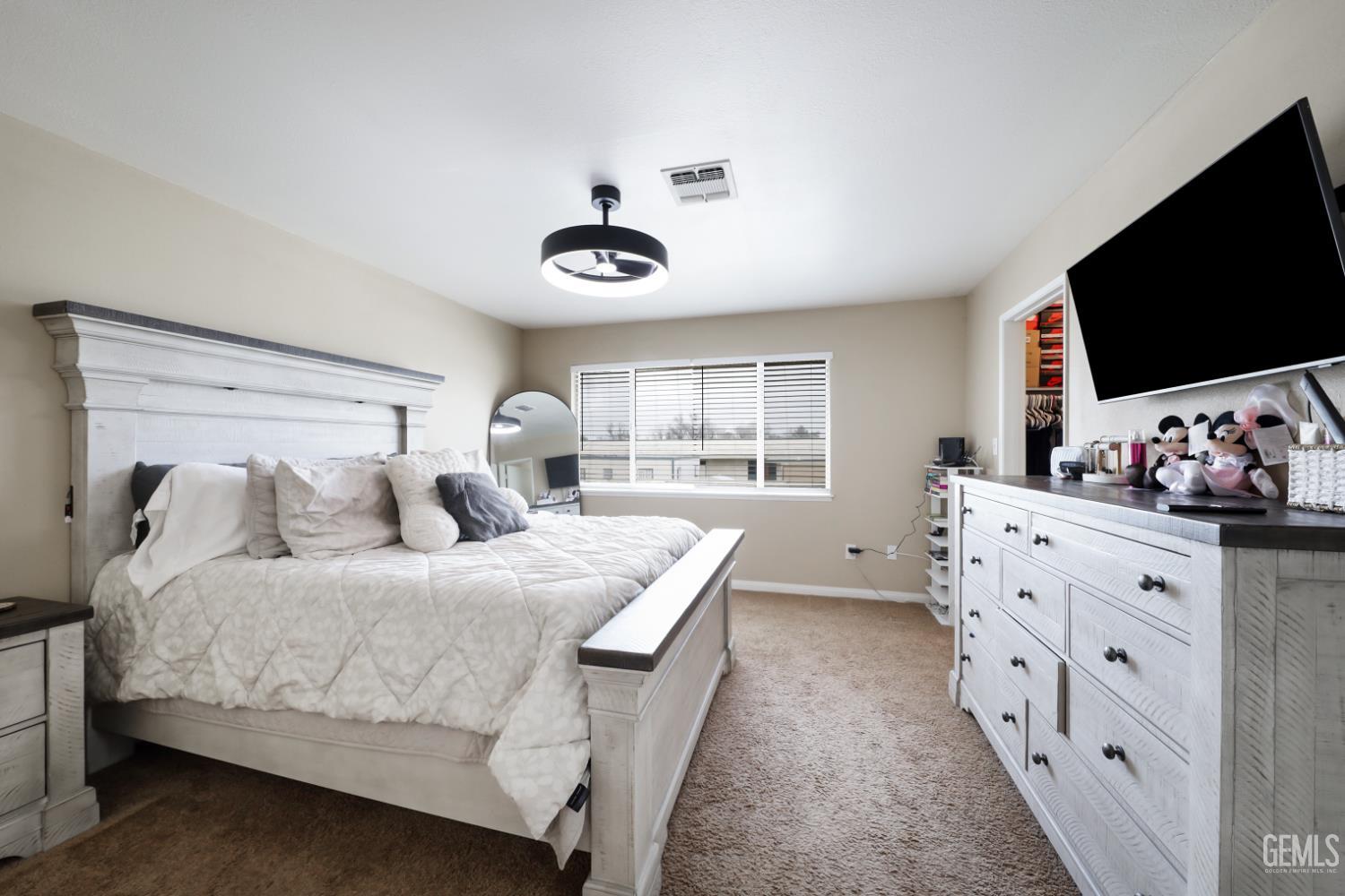 930 Olive Drive — photo 8