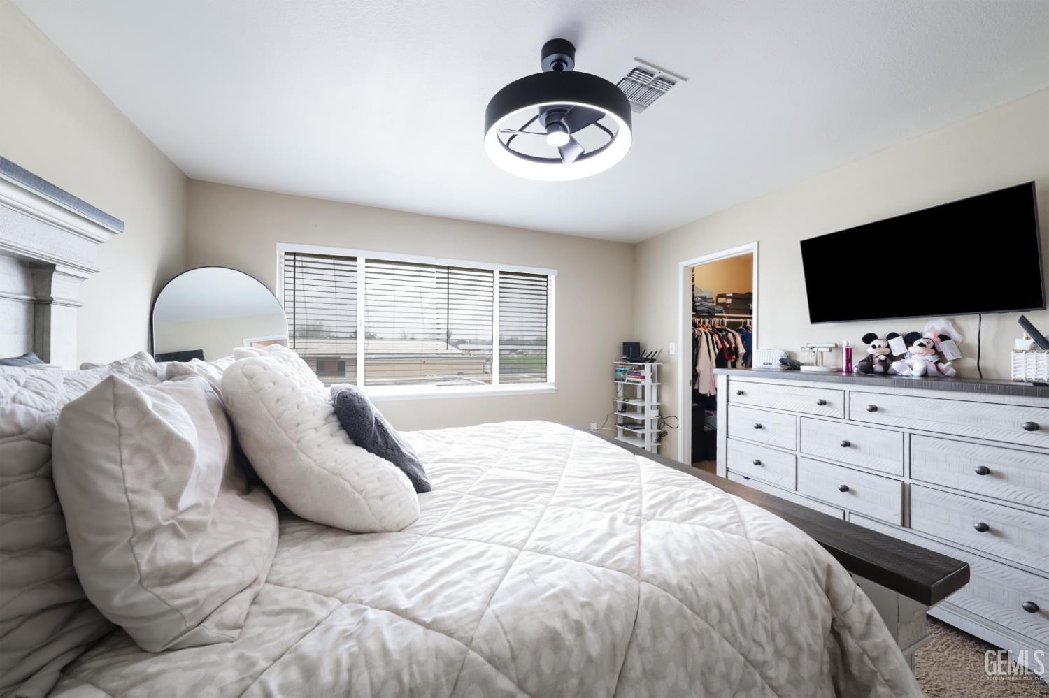 930 Olive Drive — photo 9