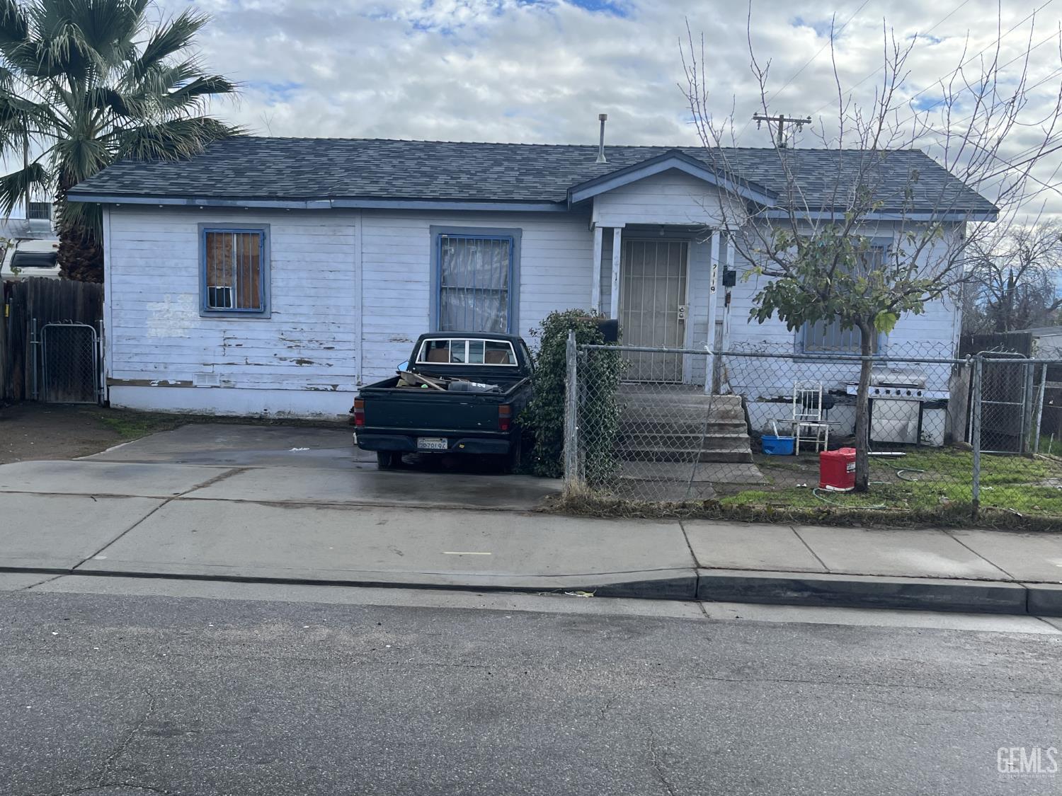 2119 Robinson Street — photo 3