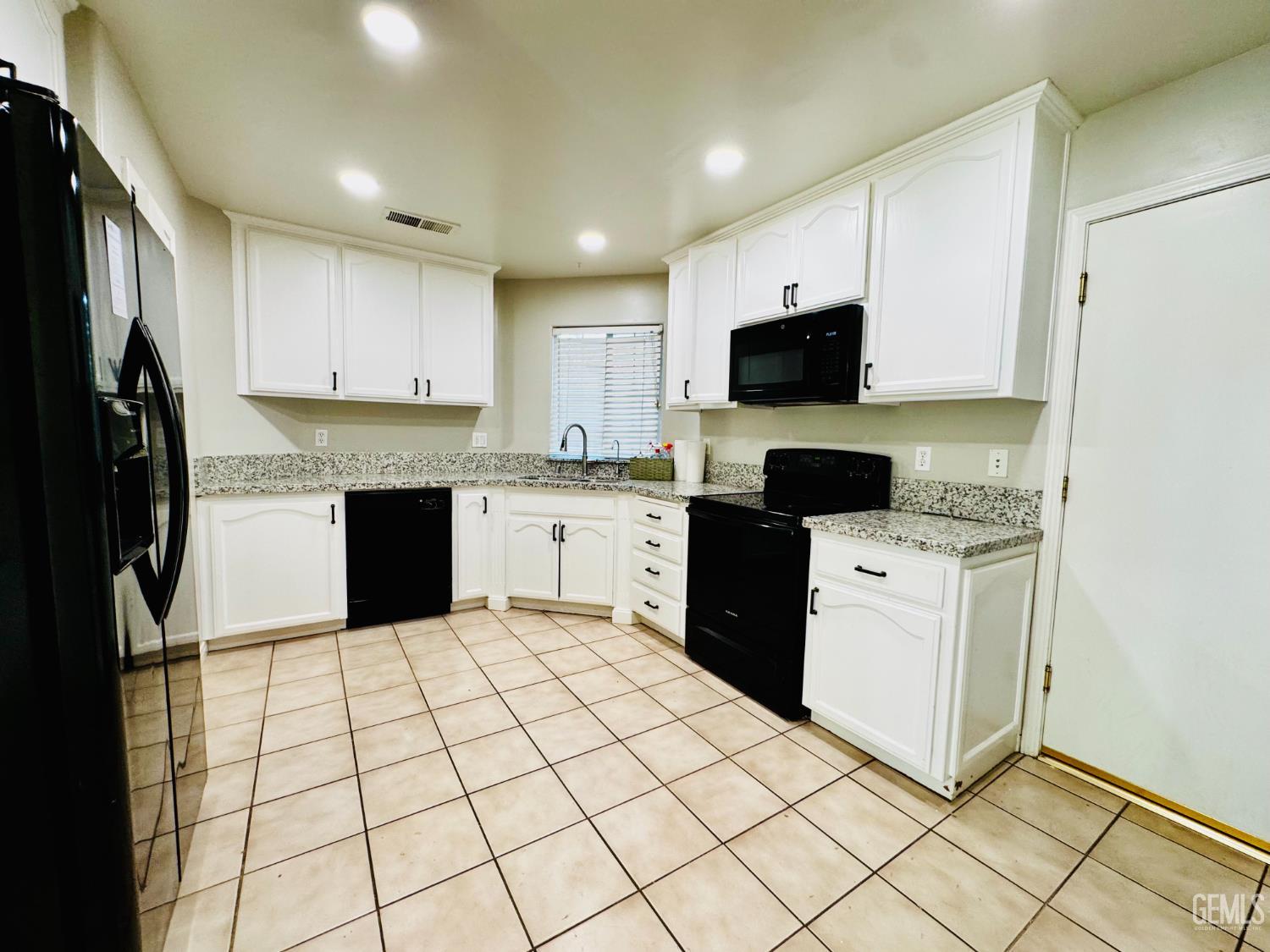 9721 Manhattan Drive — photo 9