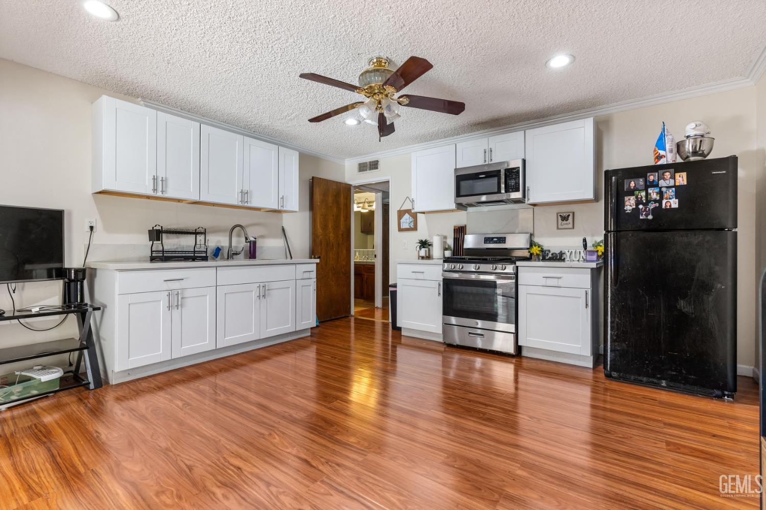 6918 Crestwood Street — photo 6