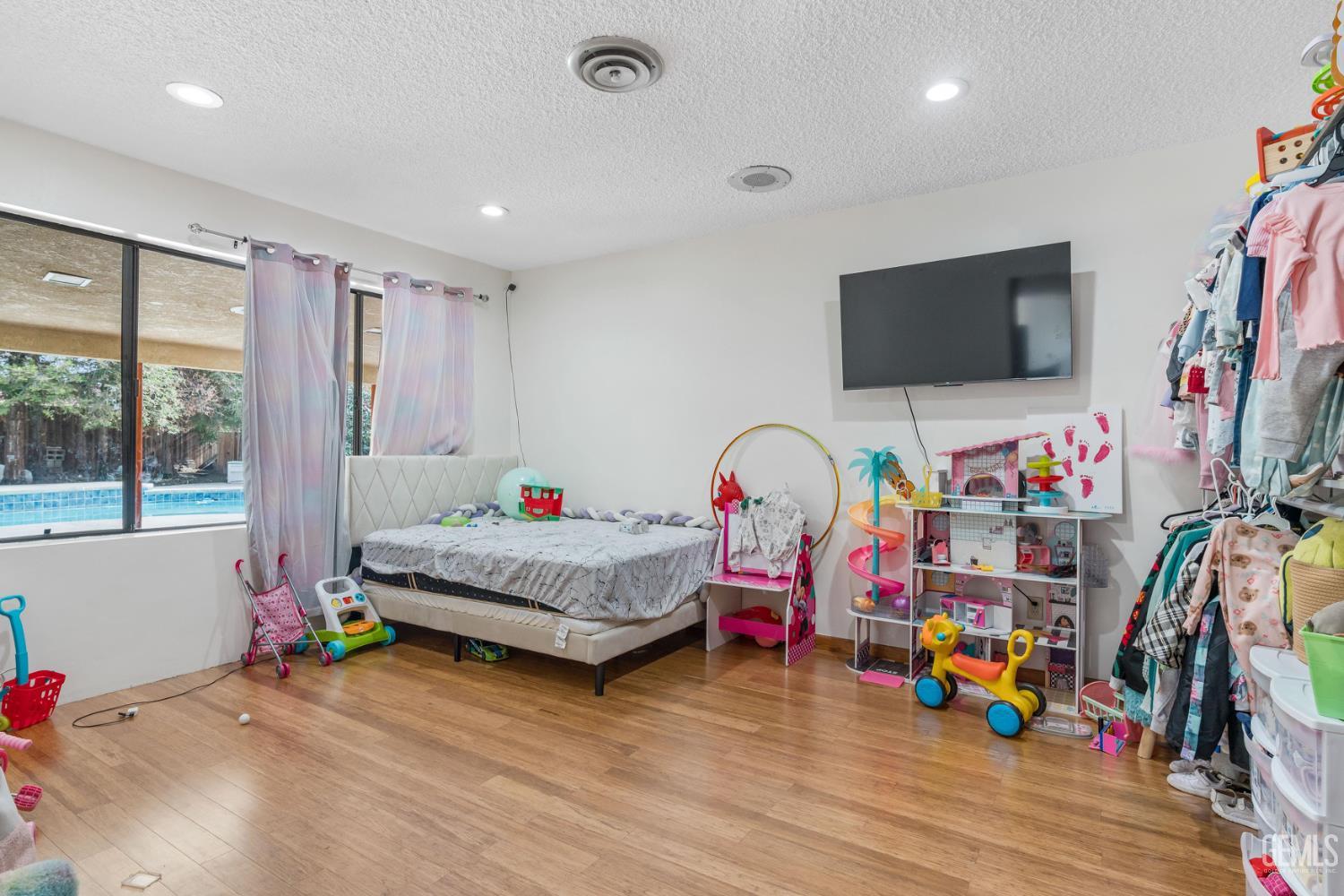 6918 Crestwood Street — photo 17