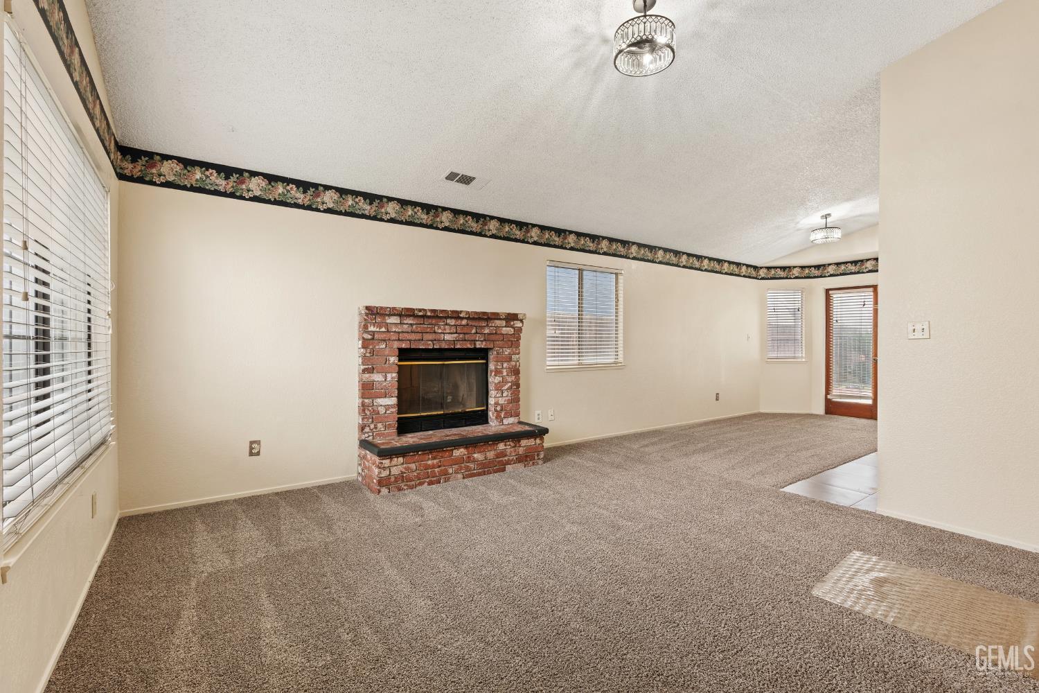 2204 Kelso Peak Avenue — photo 5