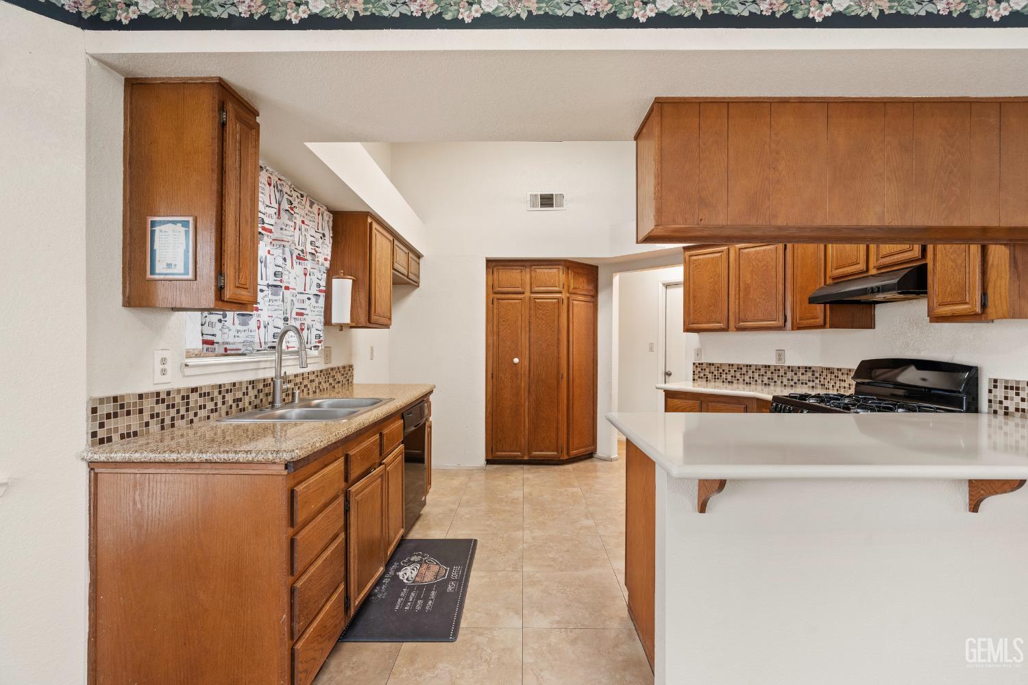 2204 Kelso Peak Avenue — photo 10