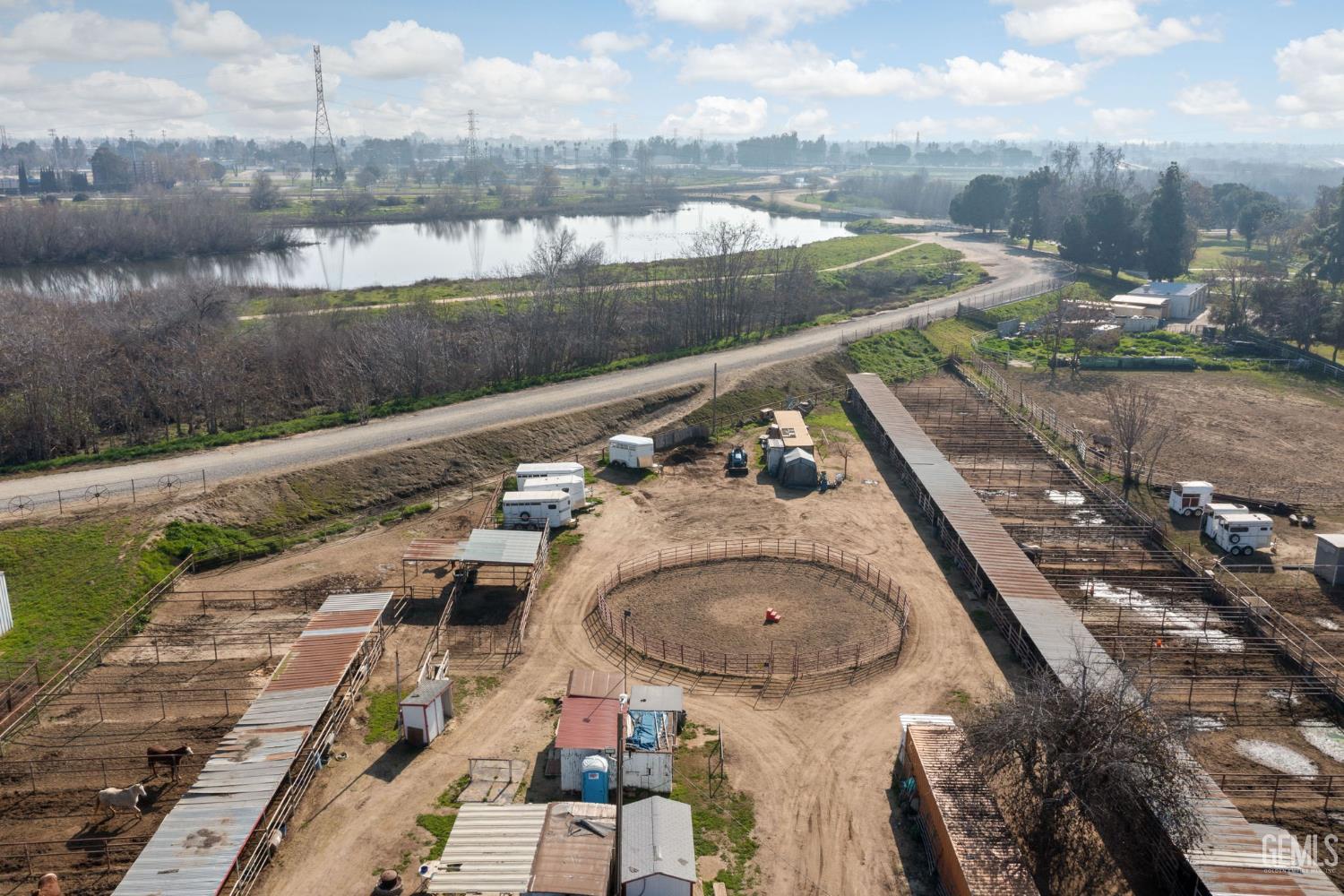 301 Sycamore Drive — photo 2