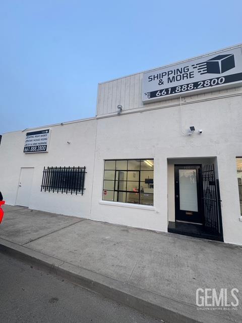 108 N Chester Avenue — photo 3