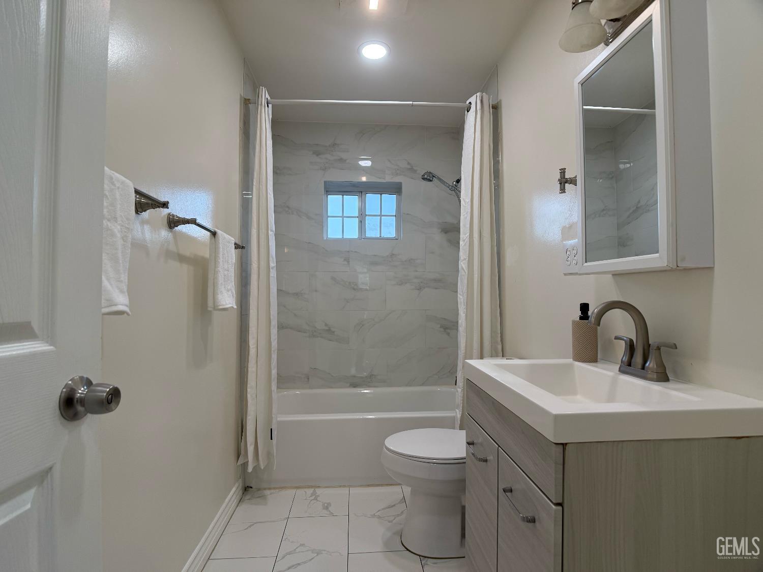104 S Kincaid Street — photo 9