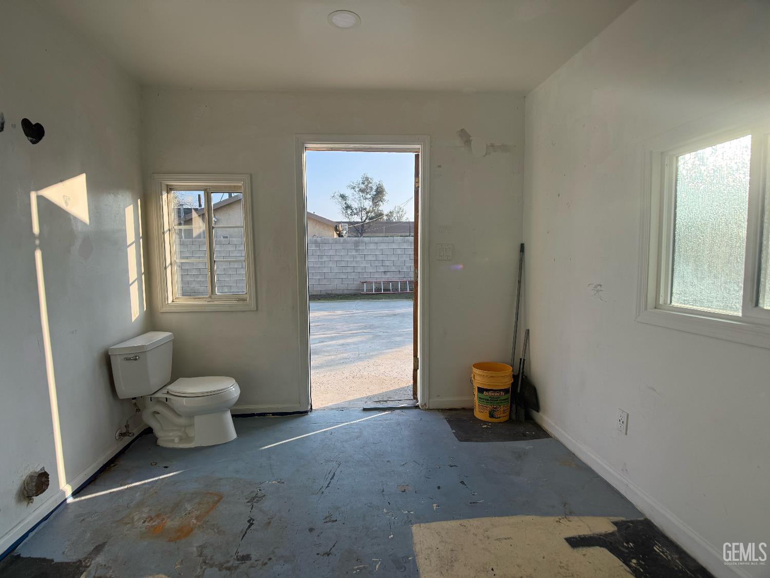 104 S Kincaid Street — photo 20